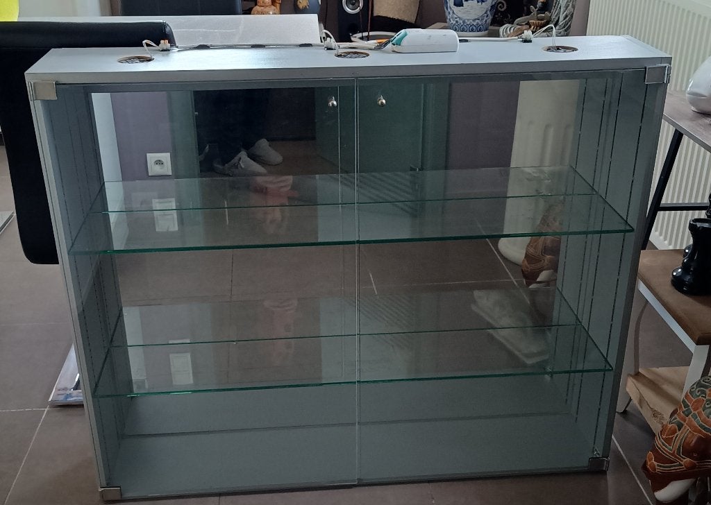 Vitrinekast van spiegelglas met 2 glazen deuren, Huis en Inrichting, Ophalen, Gebruikt, Glas, Met deur(en)