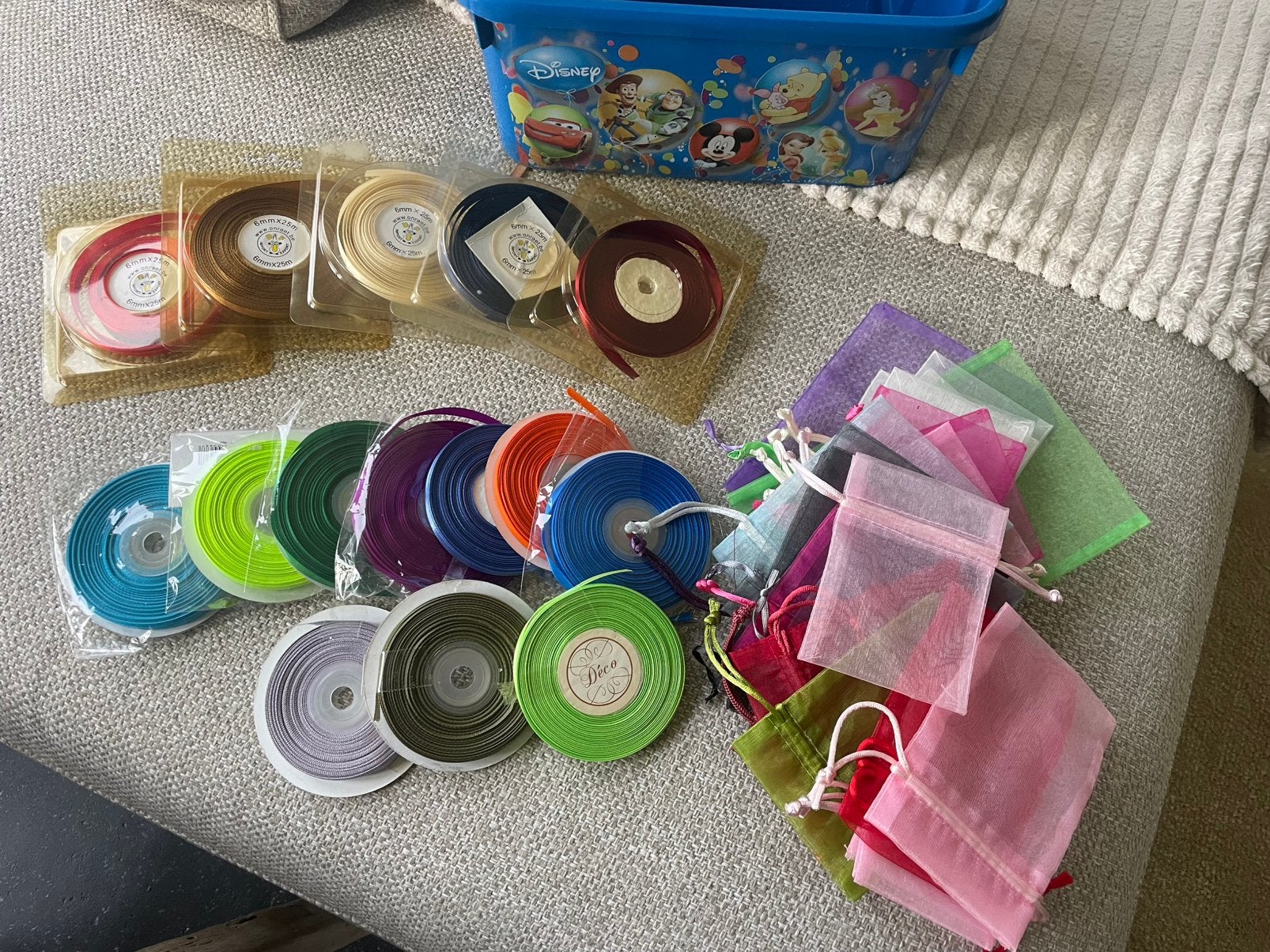 Lintjes 6mm breed, satijnen zakjes in voile., Ophalen of Verzenden, Zo goed als nieuw