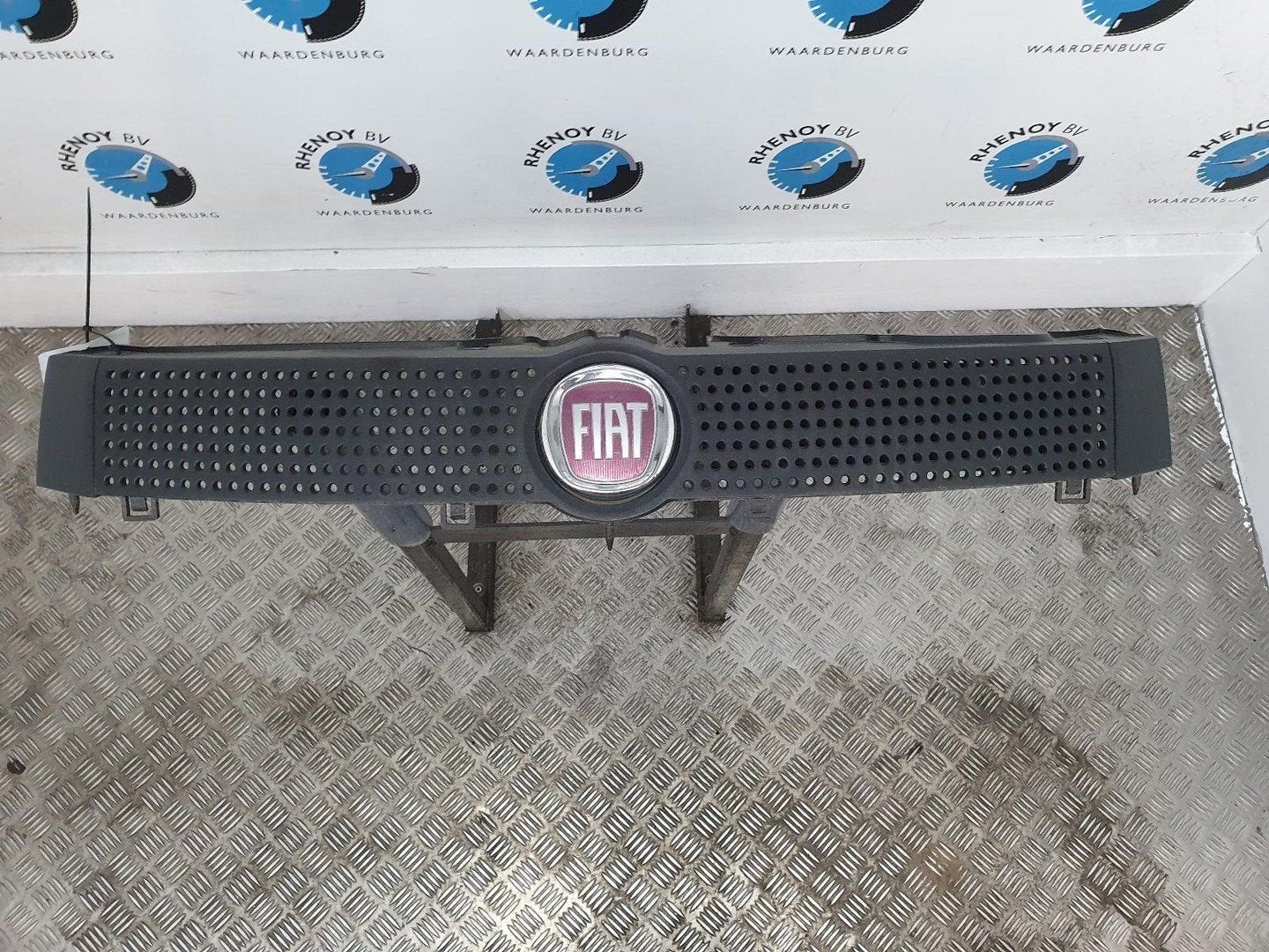 FIAT PANDA 1.1 ACTUAL  GRILLE 2009, Auto-onderdelen, Ophalen of Verzenden, Gebruikt, Stiba lid