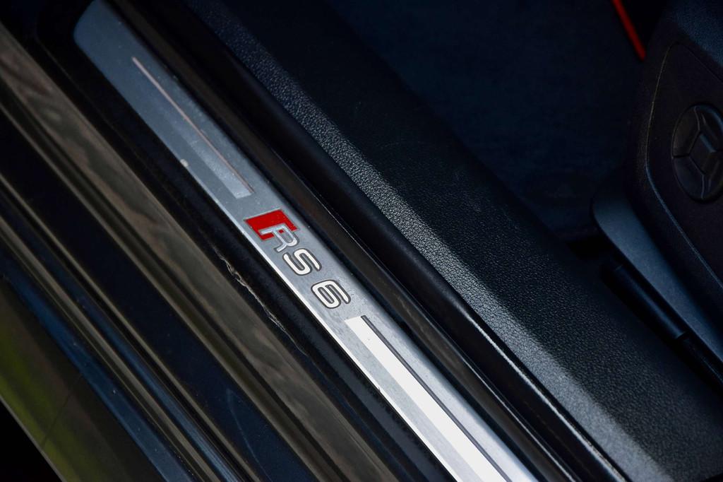 Audi RS6 RS6 Avant 4.0 V8 TFSI Quattro / MATRIX / B&O / PAN, Auto's, Automaat, Bedrijf, USB, 441 kW