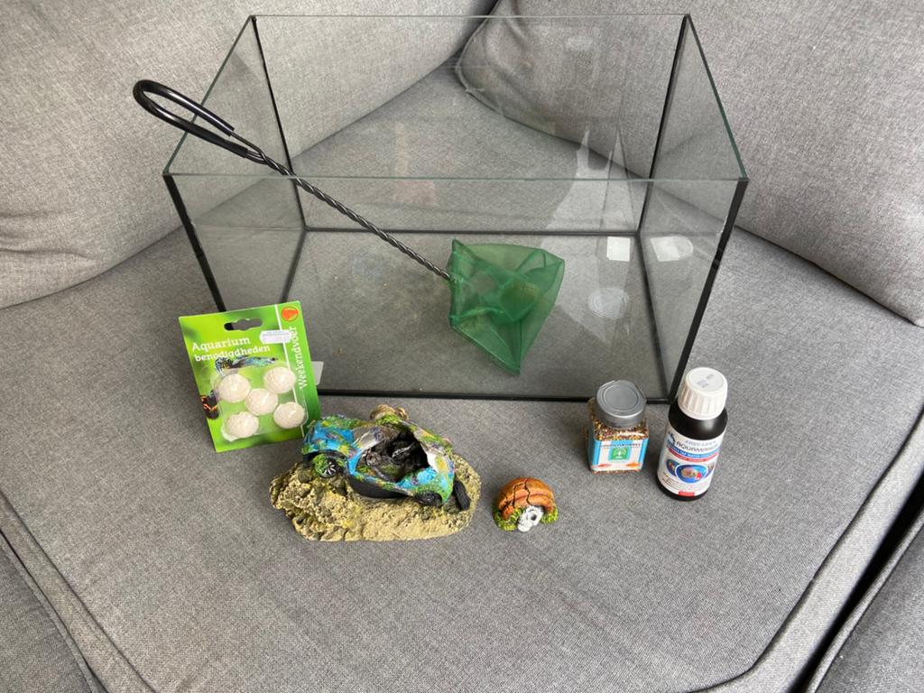 Aquarium 25l starterspack, Dieren en Toebehoren, Vissen | Aquaria en Toebehoren, Zo goed als nieuw, Leeg aquarium, Inclusief toebehoren