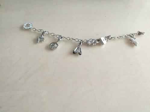 Zilverkleurige armband van Victoria ongedragen met bedels, Ophalen of Verzenden, Nieuw