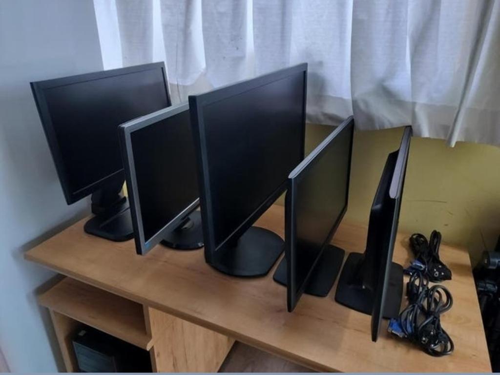 Computer schermen + kabels, Computers en Software, Ophalen, Zo goed als nieuw, Full HD, DVI