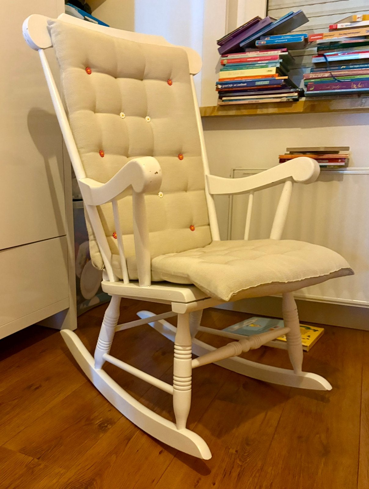 Witte schommelstoel met kussen, Kinderen en Baby's, Ophalen, Zo goed als nieuw, Stoel(en)