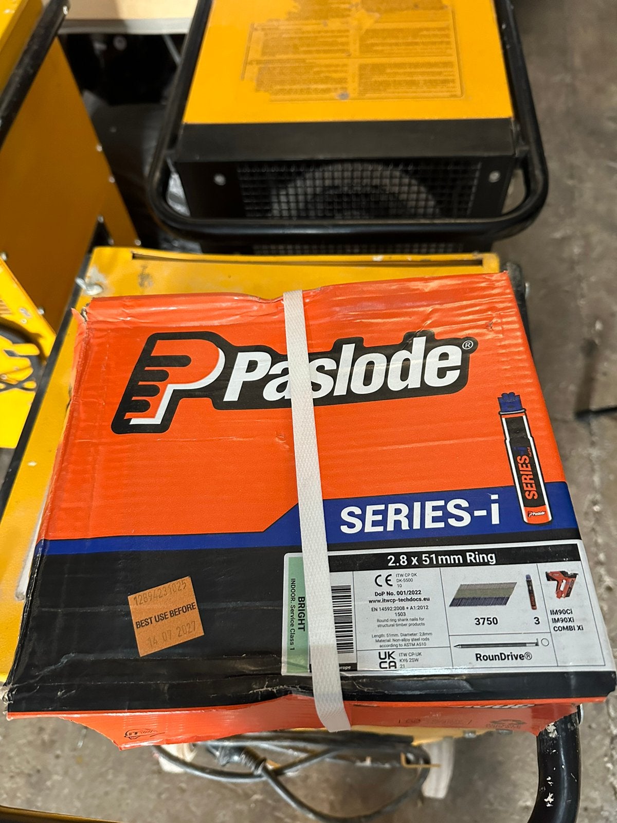 Nouveaux clous Paslode avec 3 bouteilles de gaz, Enlèvement, Neuf