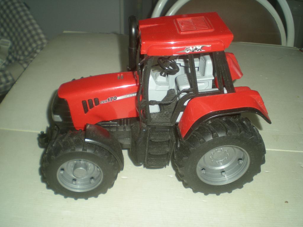 rode tractor bruder, Kinderen en Baby's, Speelgoed |Speelgoedvoertuigen, Ophalen of Verzenden, Zo goed als nieuw