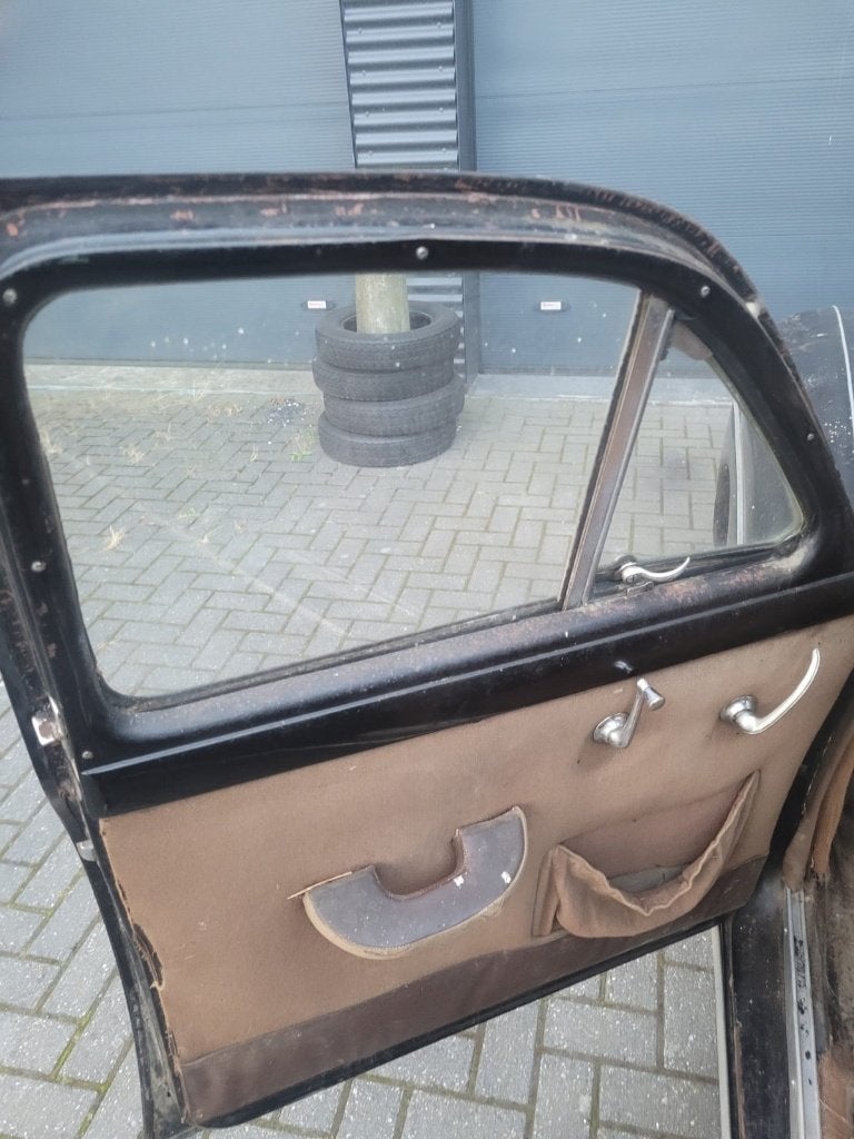 Renault Fregate BJ 1952 geen laswerk, alles dubbel erbij., foto 3