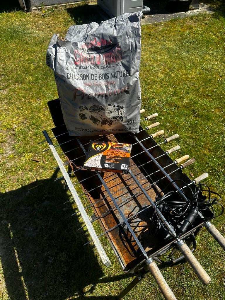 BBQ - broche à charbon, Enlèvement, Utilisé, Avec accessoires