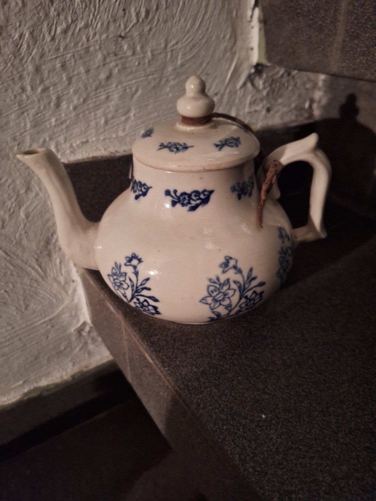 Théière ancienne Saint-Uze - Fleurs bleues et blanches 12,5, Enlèvement ou Envoi