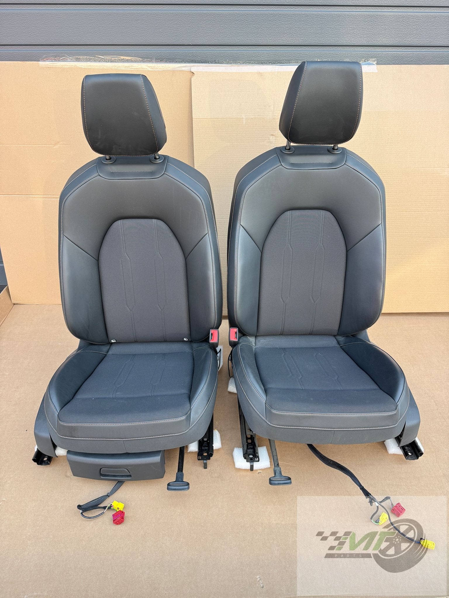 Cupra Formentor Leon voorstoelen Links en Rechts, Auto-onderdelen, Interieur en Bekleding, Overige automerken, Gebruikt, - Autovía A-2, Km 585 08760 Martorell  Espana
