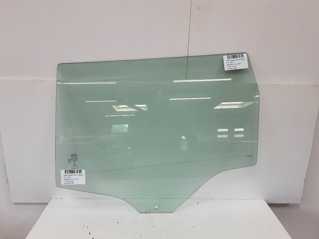 VITRE ARRIERE GAUCHE Mini Clubman (F54) (43R011057), Petuelring 130
80809  München, DE, Mini, Utilisé, Minikundenbetreuung@mini.de