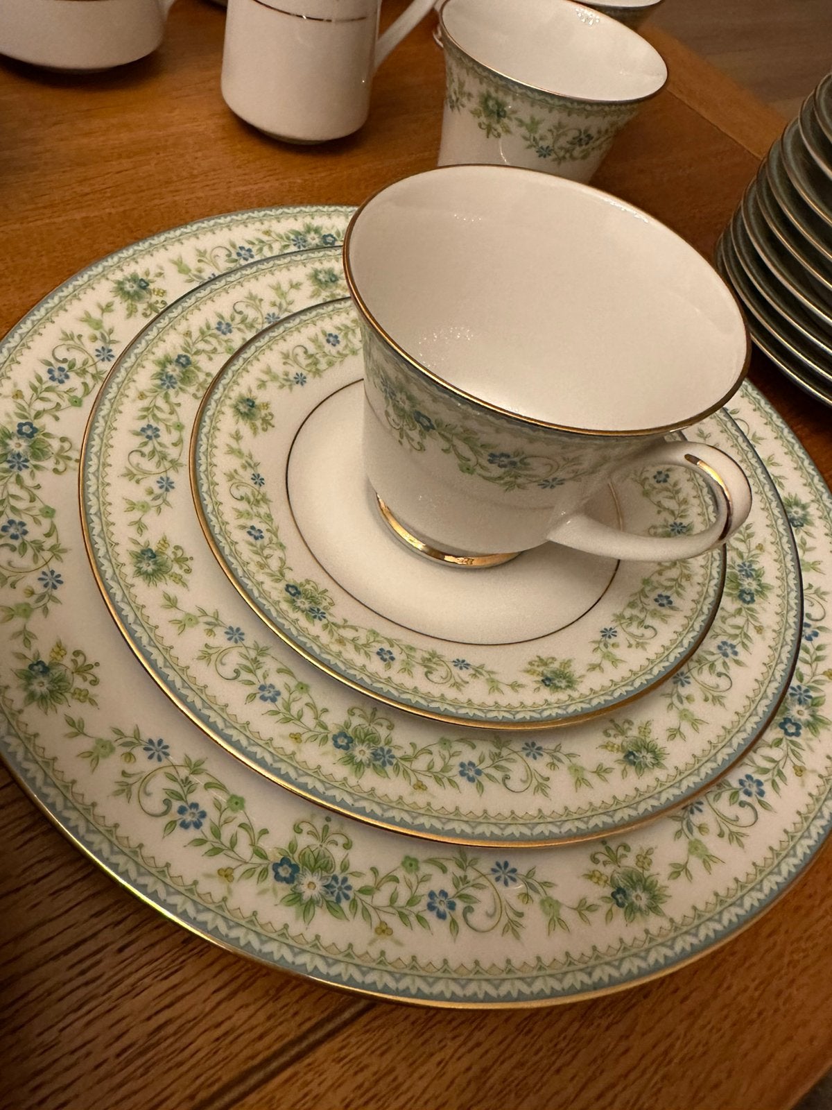 Noritake Spring Meadow servies - Compleet en zo goed als nie, Antiek en Kunst, Antiek | Servies compleet, Ophalen