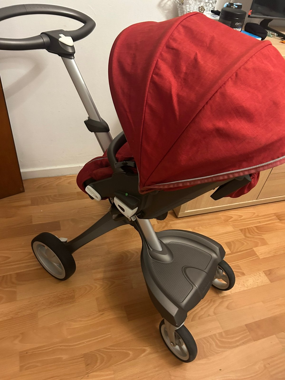 Stokke rode kinderwagen, Ophalen of Verzenden, Zo goed als nieuw