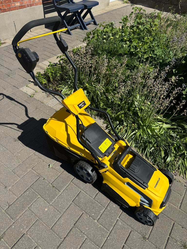 Tondeuse à gazon POWERPLUS 1500W avec prise, Enlèvement, Comme neuf
