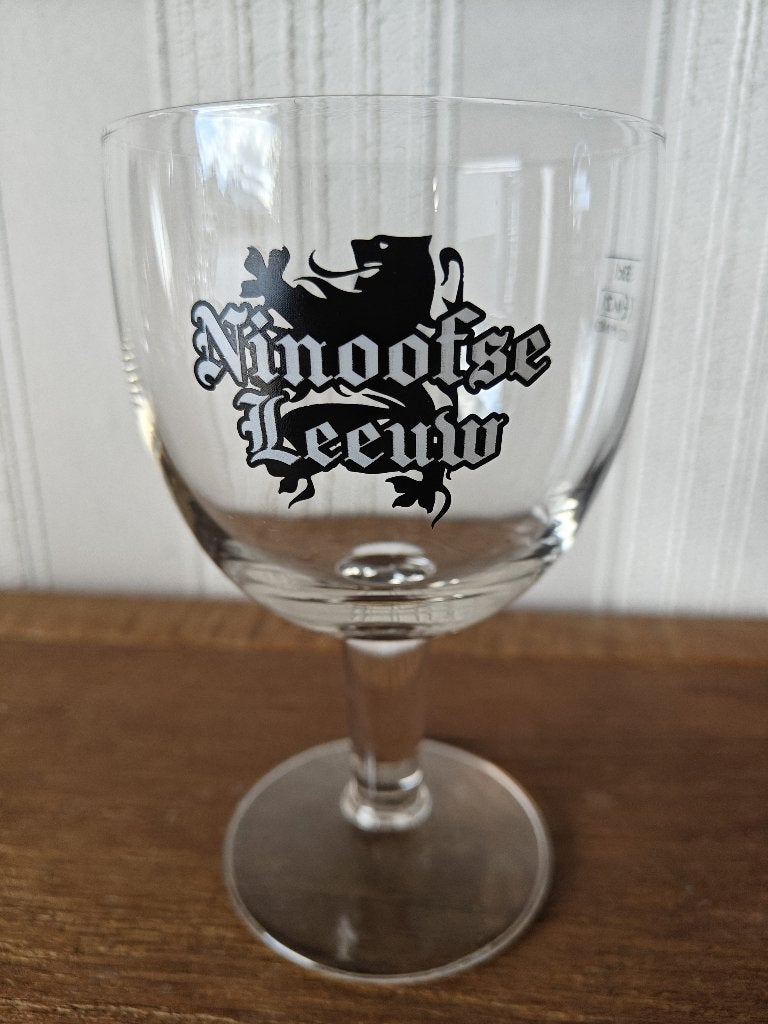 Bierglas Ninoofse Leeuw 33 cl – Guy D’haeseleer, Ophalen of Verzenden, Zo goed als nieuw, Glas of Glazen, Leeuw