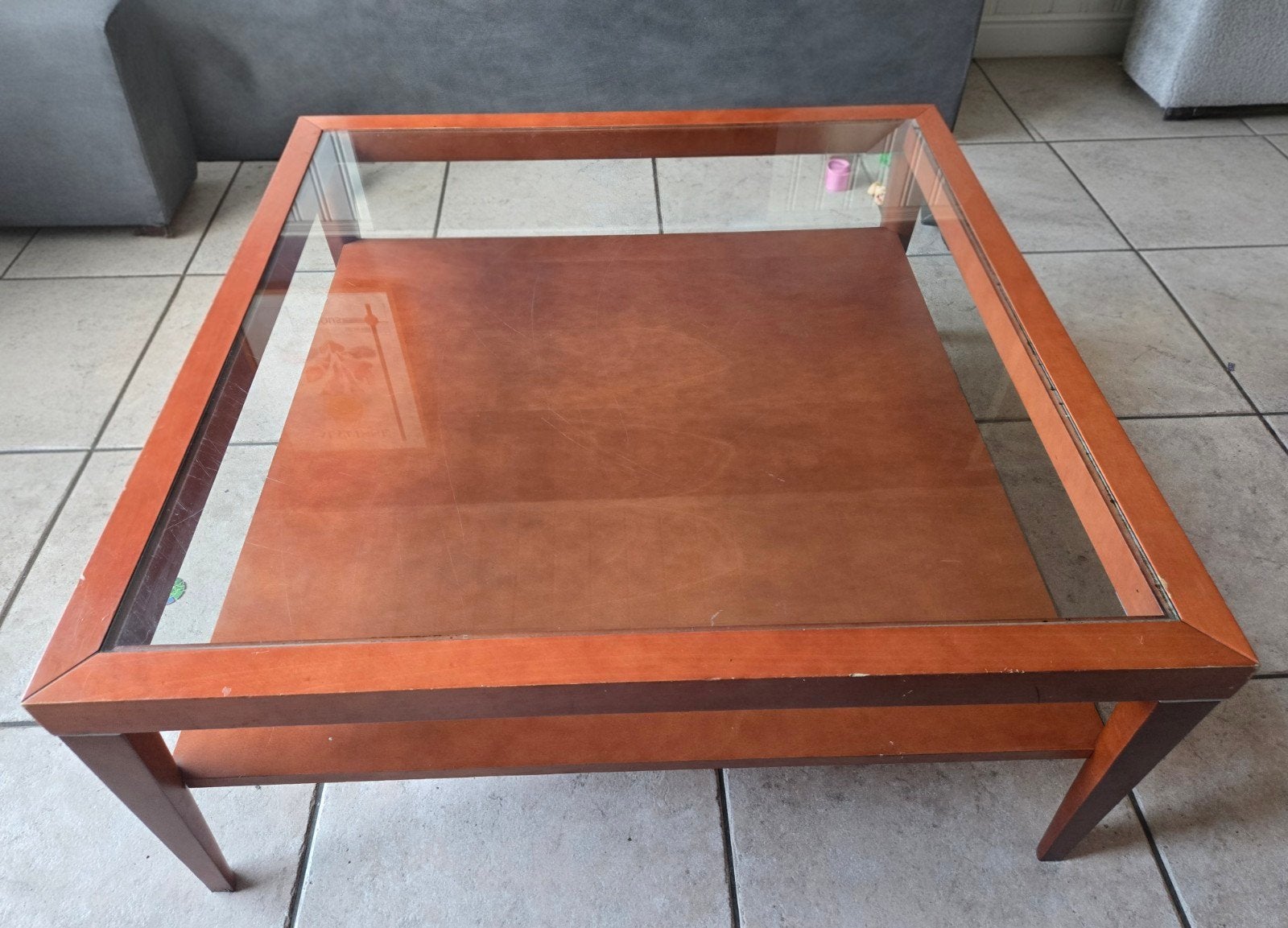 Vierkante houten salontafel met glazen blad, Huis en Inrichting, Ophalen, Gebruikt, 50 tot 100 cm, Vierkant