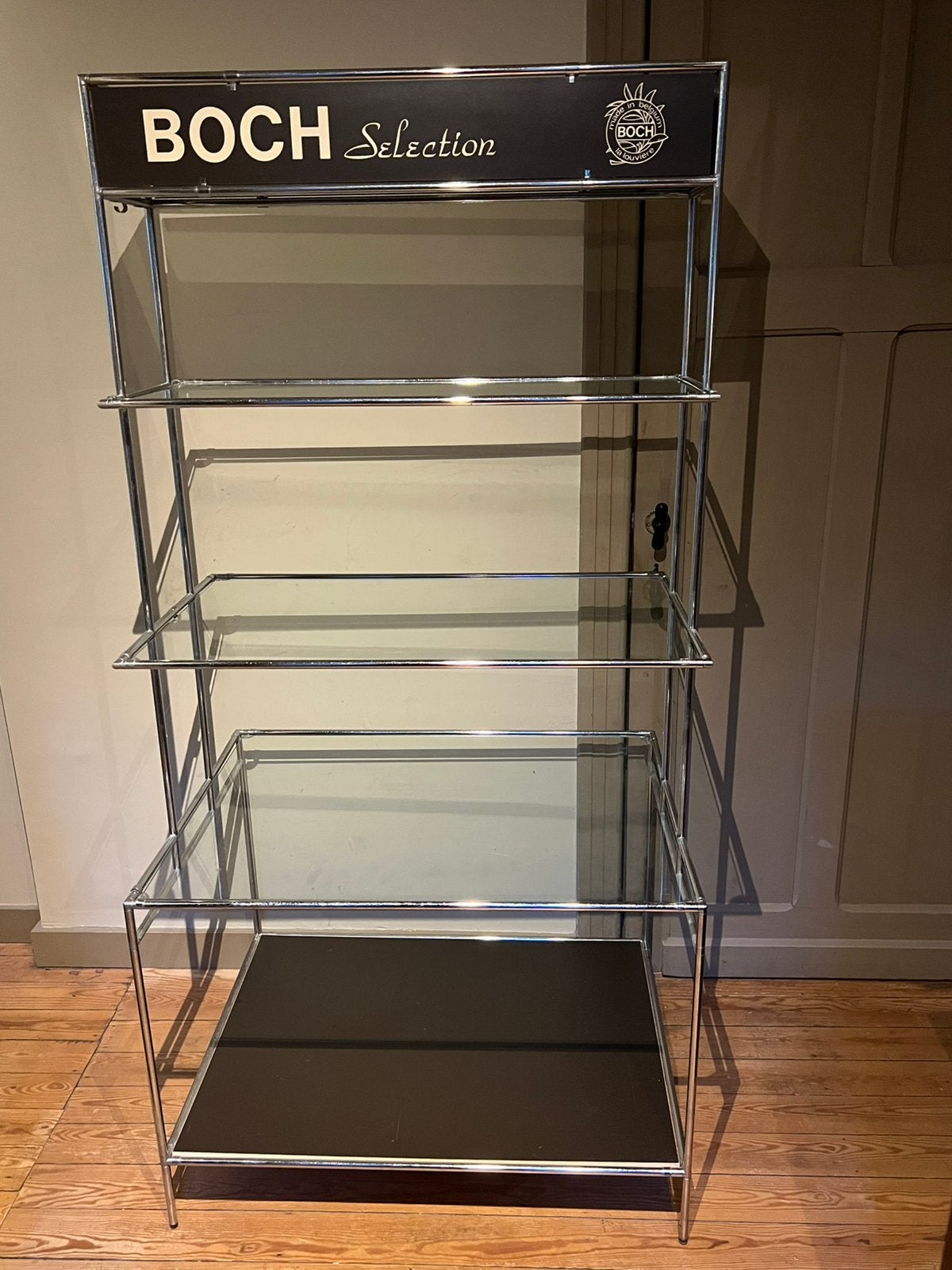 Etagère Boch, Ophalen