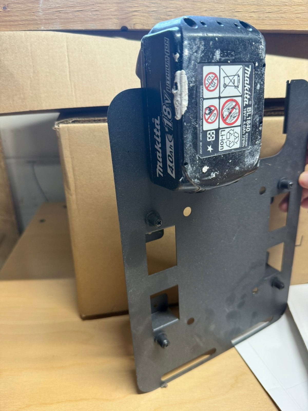Makita 18v houder lader en 2 batterijen, Ophalen of Verzenden, Nieuw