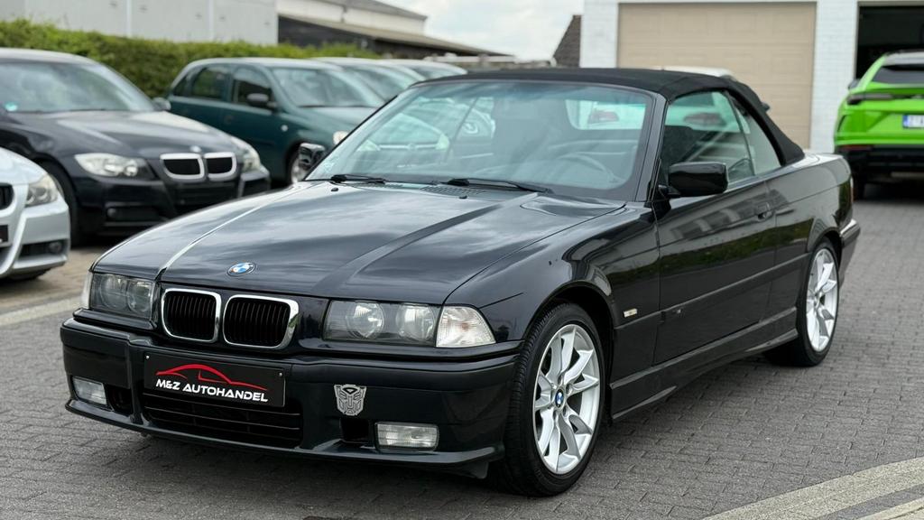 BMW 320i * 6 CILINDER * CABRIO * M PACK * 153.000 Km, Auto's, 110 kW, Cabriolet, Zwart, Bedrijf