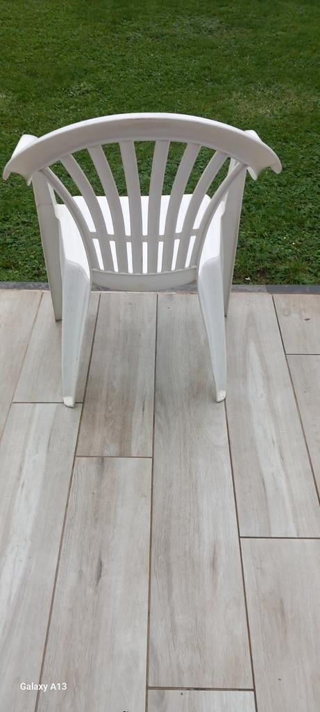 Pvc stoelen, Enlèvement