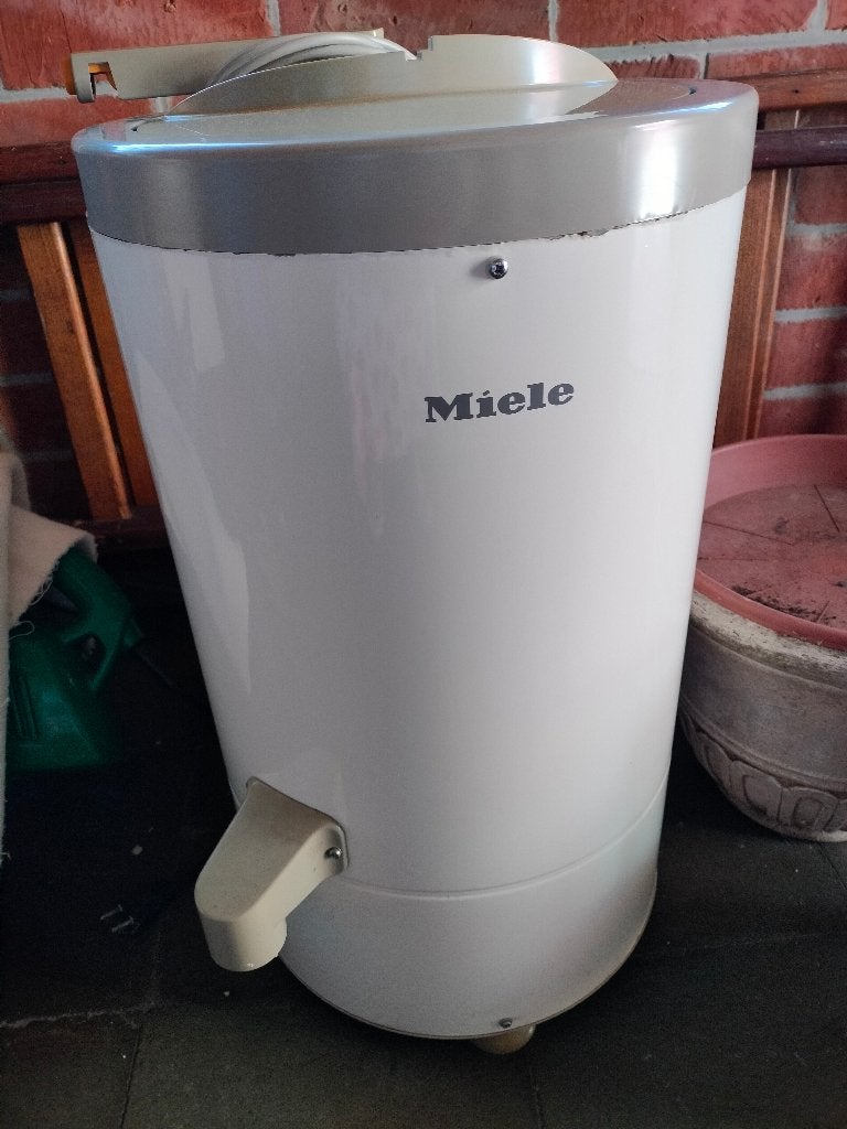 Miele centrifuge waszwierder, Elektronische apparatuur, Droogkasten, Ophalen, Zo goed als nieuw