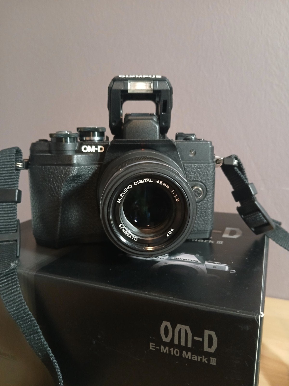 Appareil photo Olympus OM-D E-M10 Mark III + Objectif 45mm f, Audio, Tv en Foto, Fotocamera's Digitaal, Bluetooth, Lensdop, Ophalen of Verzenden