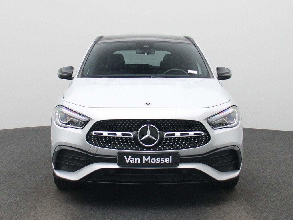 Mercedes-Benz GLA GLA 180 AMG Line PANODAK | LEDER | CAMERA, Auto's, Mercedes-Benz, Stof, Gebruikt, 4 cilinders, 136 pk