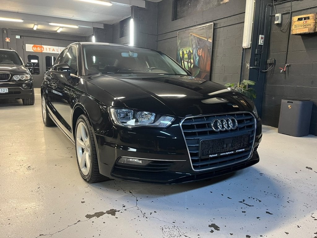 AUDI A3 **AMBITION** 12 MOIS DE GARANTIE, Auto's, Dealer onderhouden, Parkeersensor, Euro 6, Zwart