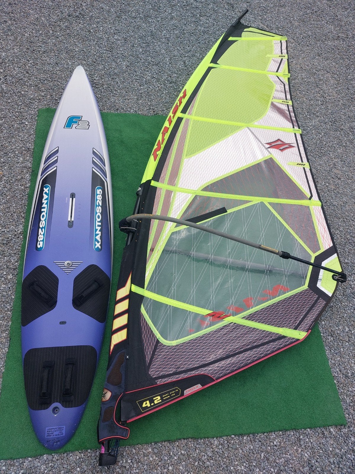 Leuke jeugdset Naish 4.2 m² met GRATIS plank 118 L F2 Xantos, Watersport en Boten, Windsurfen, Ophalen, 250 tot 300 cm, Gebruikt