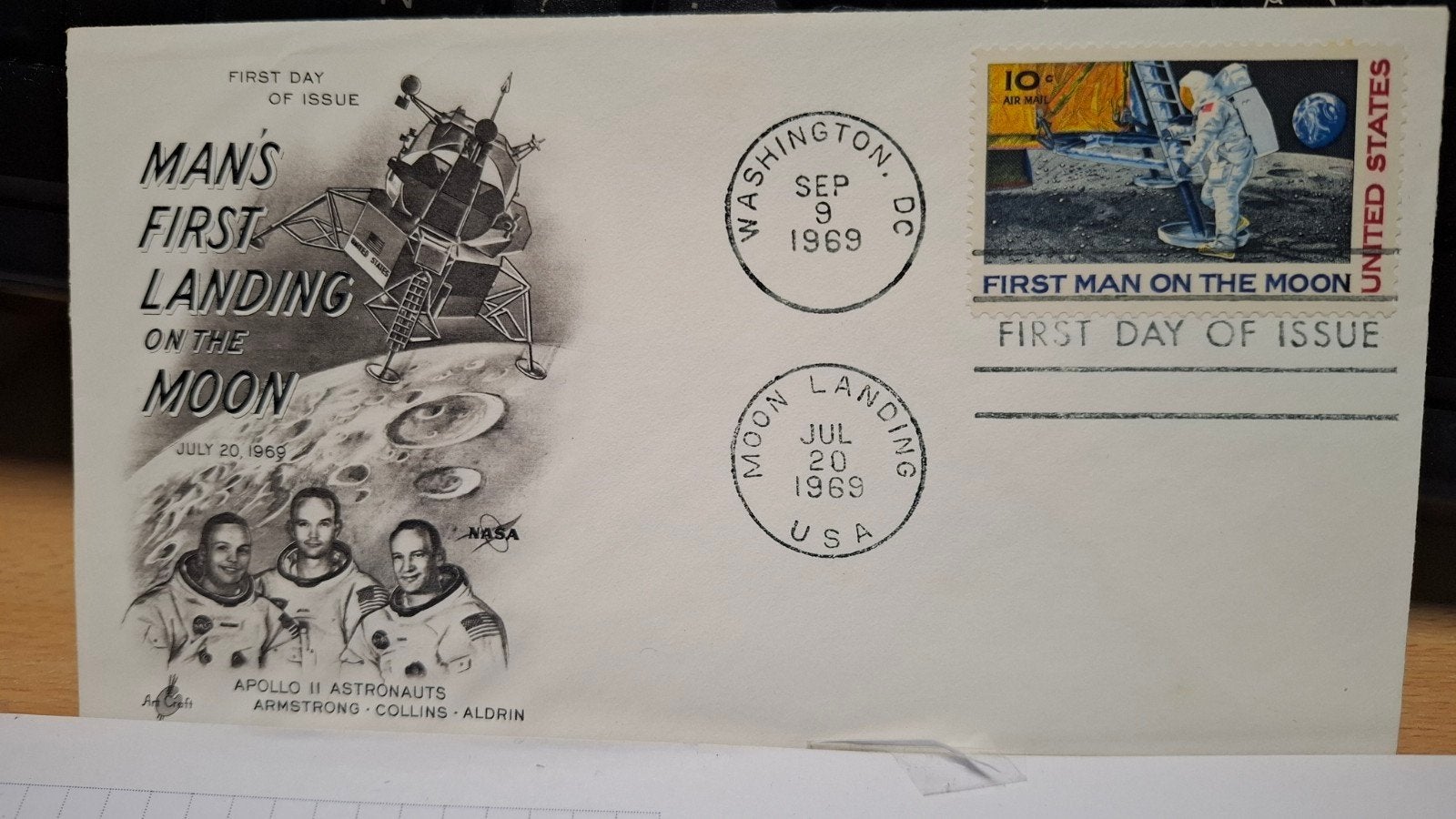 landing op de maan, Timbres & Monnaies, Enlèvement