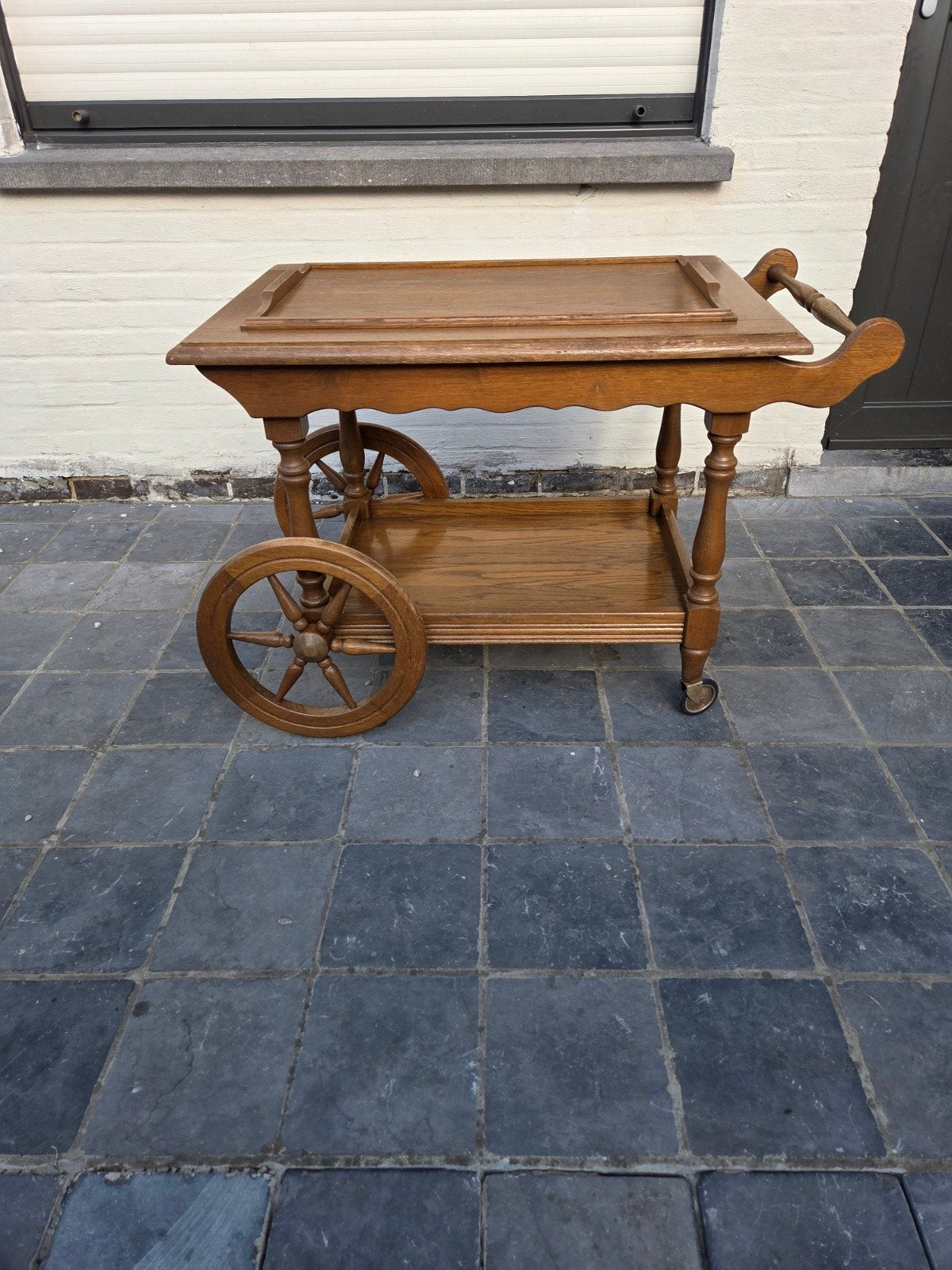 Vintage serveerwagen, Ophalen
