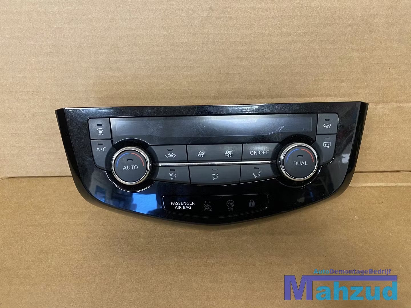 NISSAN QASHQAI 2 J11 Kachel bedieningspaneel 2013-2021, Nissan Motor Co., Ltd., Takashima 1-chome 1-1
220-8686  Yokohama, Utilisé