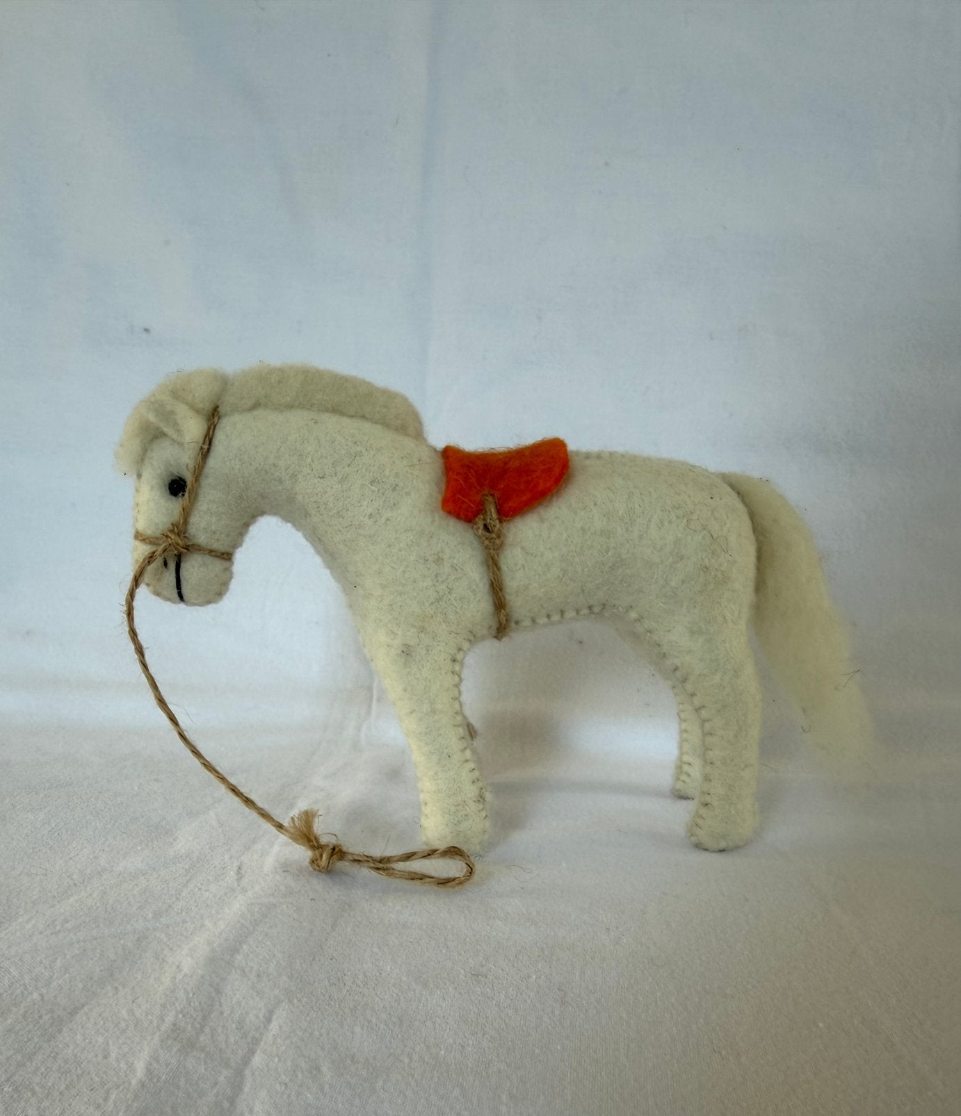 felt horse, Handtassen en Accessoires, Broches, 10 cm of meer, Overige materialen, Wit, Ophalen of Verzenden