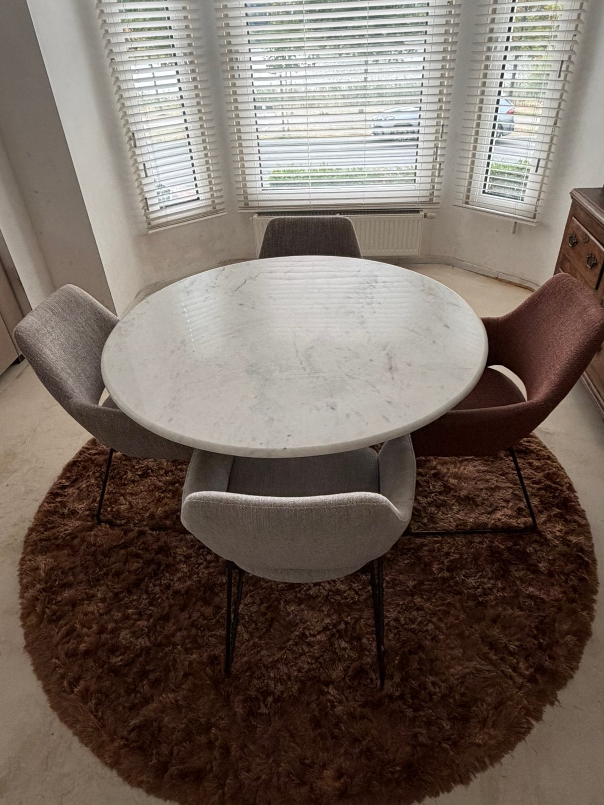 Marmer tafel, 4 stoelen, Huis en Inrichting, Ophalen, Zo goed als nieuw