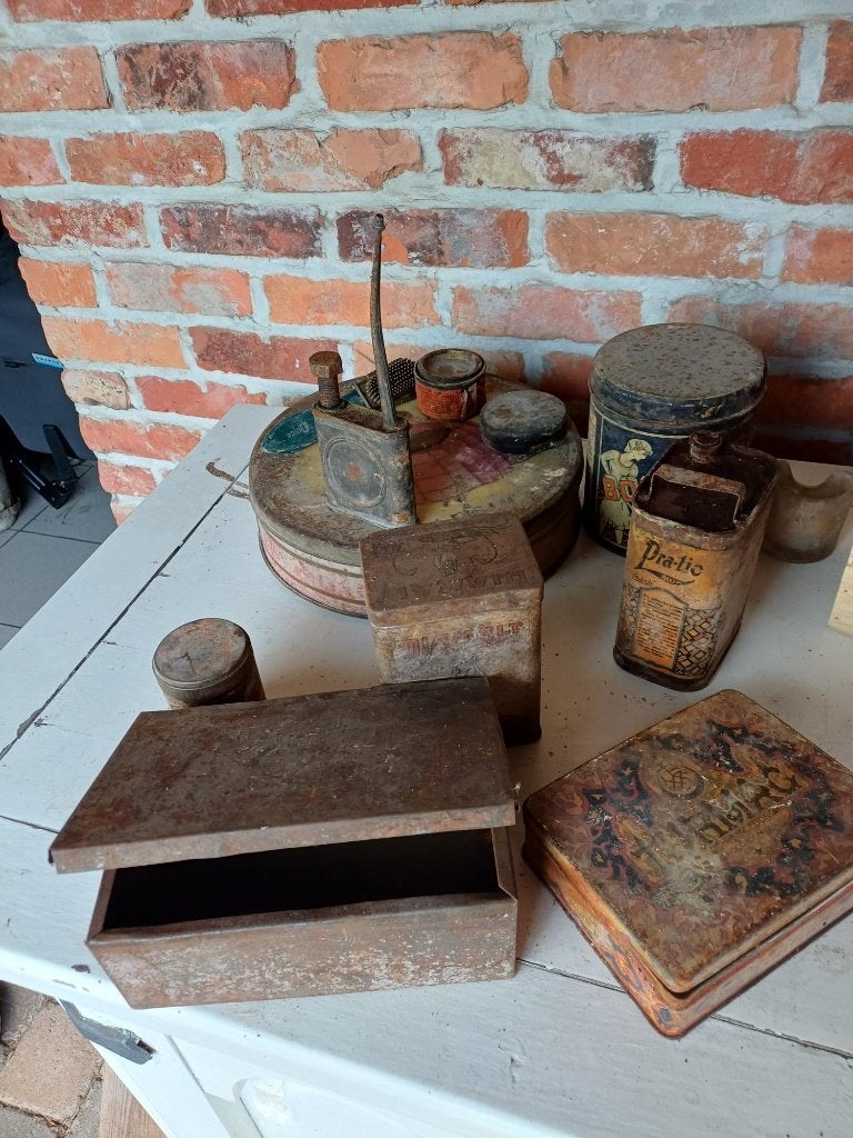 Mooie verzameling oude blikken potten en dozen, Enlèvement