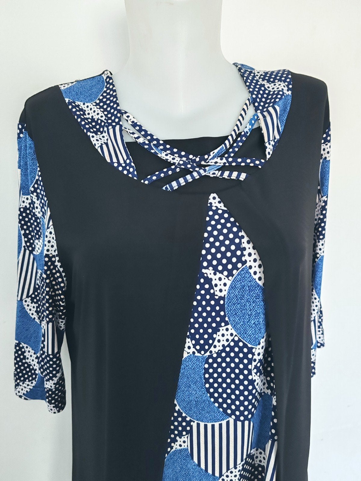 Zwart-blauwe damestuniek met geometrische patronen en stippe, Kleding | Dames, Grote Maten, Ophalen of Verzenden, Blauw, Jurk