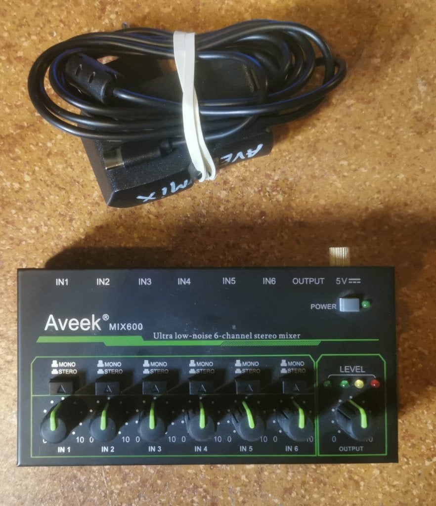 Aveek MIX600 mini 6-kanaals stereo mixer, Ophalen of Verzenden, Zo goed als nieuw, 5 tot 10 kanalen