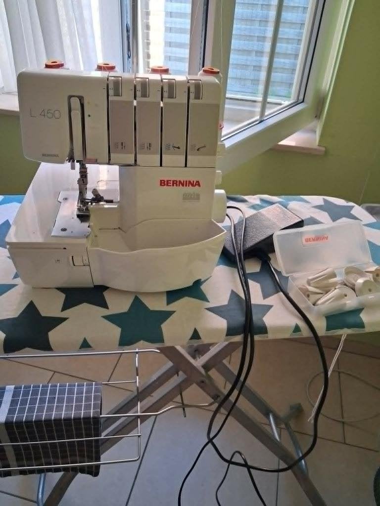 Machine à surjeteuse, Enlèvement, Comme neuf, Surjeteuse, Bernina