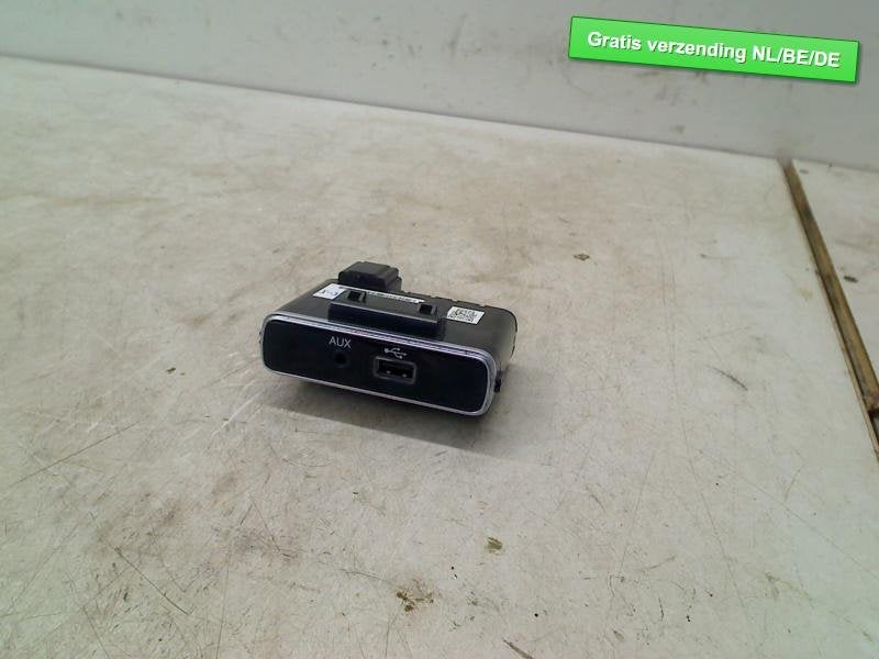 USB HUB met aux Fiat 500 (312) (01-2007/12-2012) (735628336), FCA Germany GmbH, IPC D1-09 Bahnhofsplatz
65423  Rüsselsheim am Main, DE