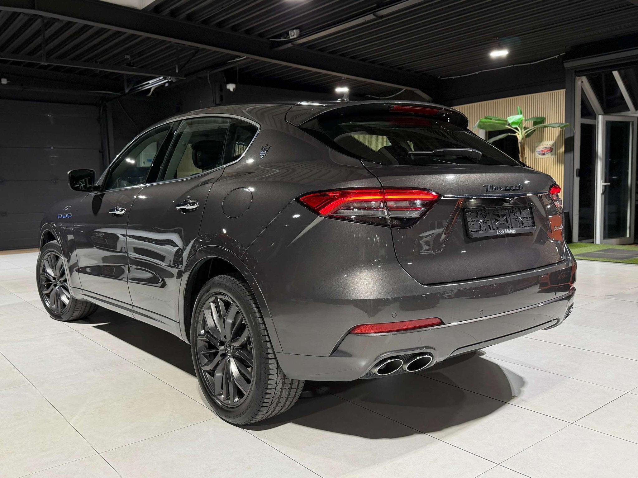 Maserati Levante GT 2.0 L4 mHEV 330CV SUSPENSION CARBONE CUI, Automaat, Leder, Bedrijf, 5 zetels