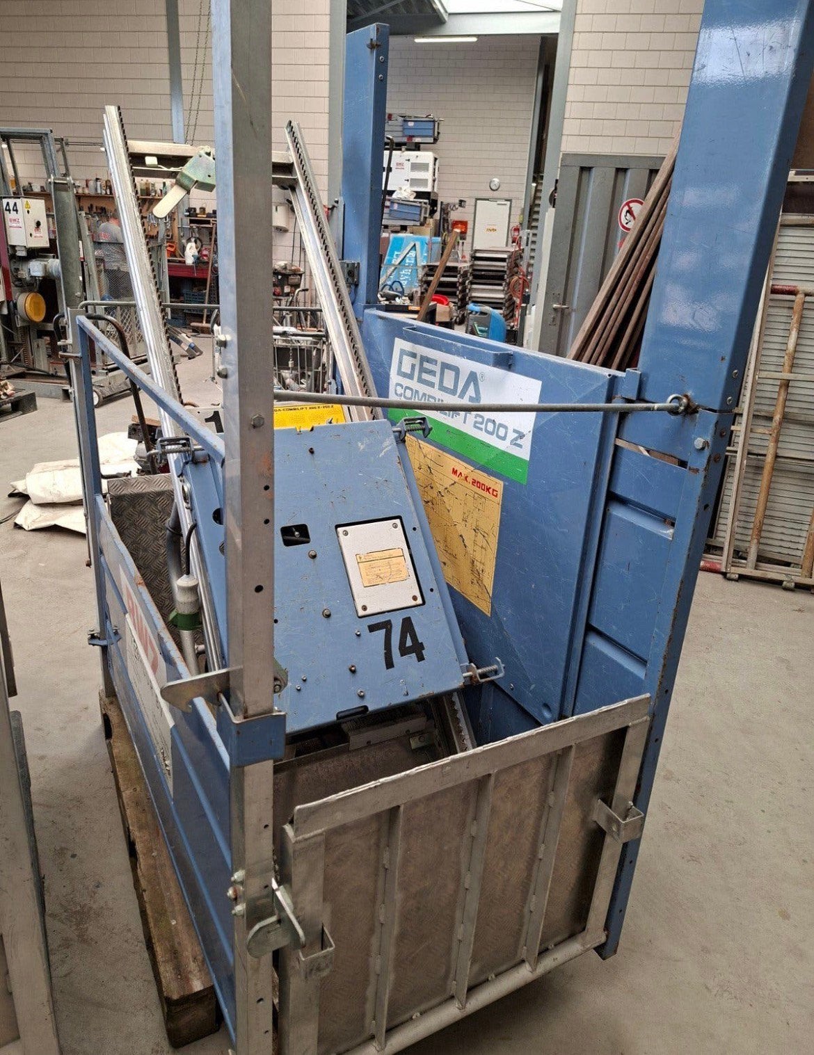 GEDA 200Z bouwlift goederenlift 14 meter lift, Doe-het-zelf en Bouw, Ophalen, Zo goed als nieuw, Bouwlift