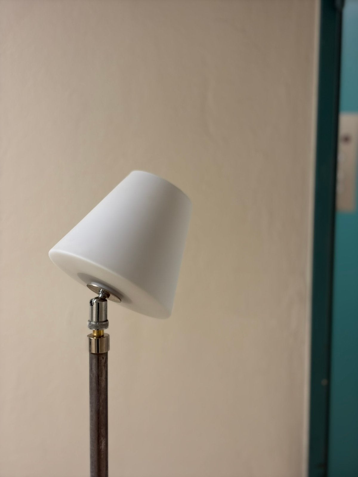 Lampadaire 1970, Enlèvement