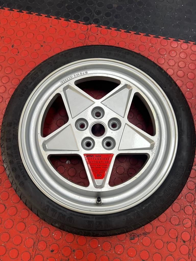 Ferrari 308 / 328 reserve wiel., Neuf, Pneus et Jantes, Véhicule de tourisme, Pneus été