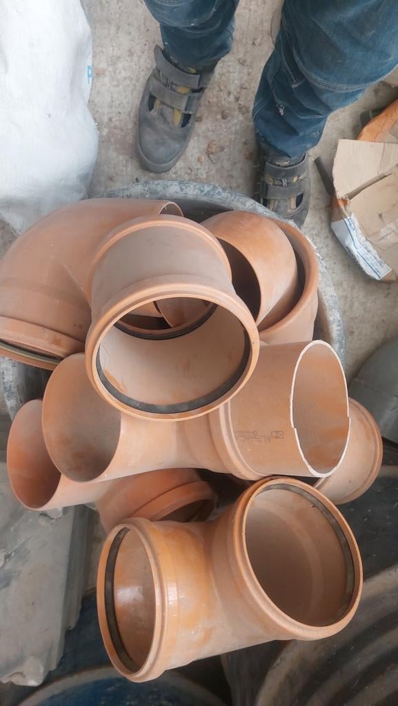 Coudes PVC diamètre 110    100.   90, Ophalen, Bochten, PVC, Nieuw