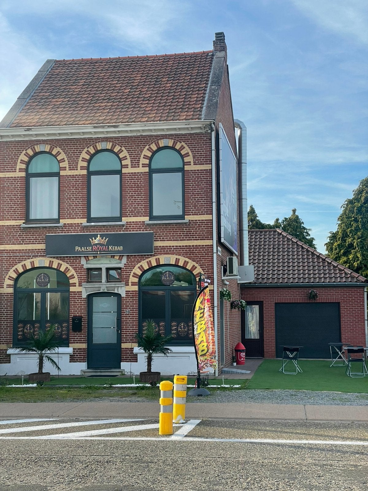 Volledig huis tekoop met kebab zaak