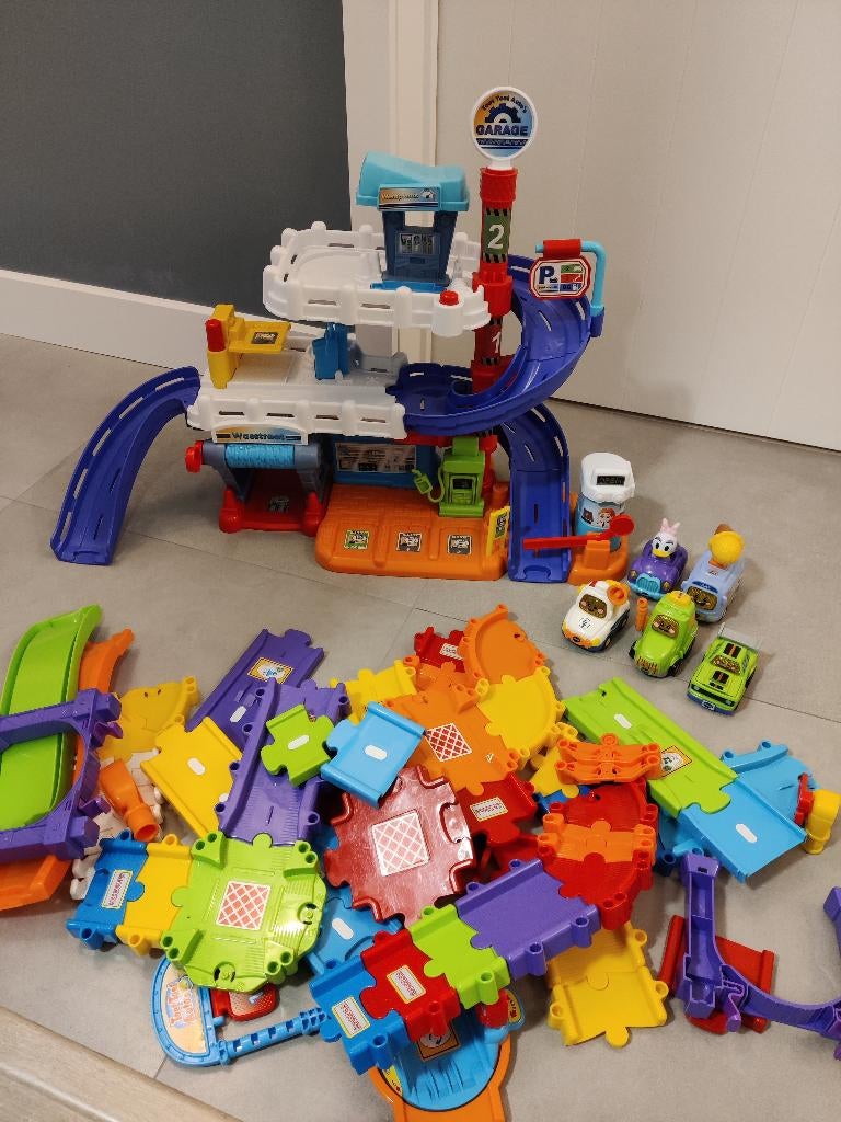 Toet toet garage, Ophalen, Zo goed als nieuw, 6 maanden tot 2 jaar