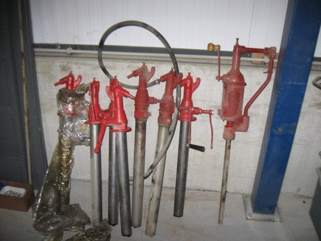 partij oude opvoerpomp draaisysteem oldtimers mencave, Ophalen, Nieuw
