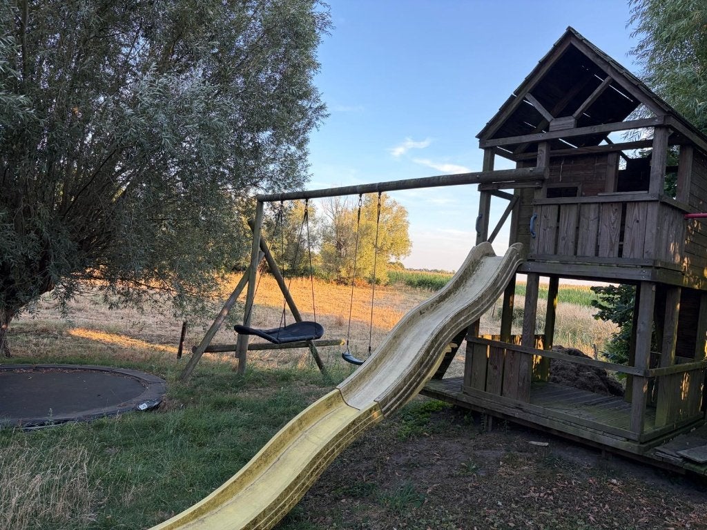 Speelhuis met glijbaan en schommel, Ophalen, Gebruikt, Glijbaan