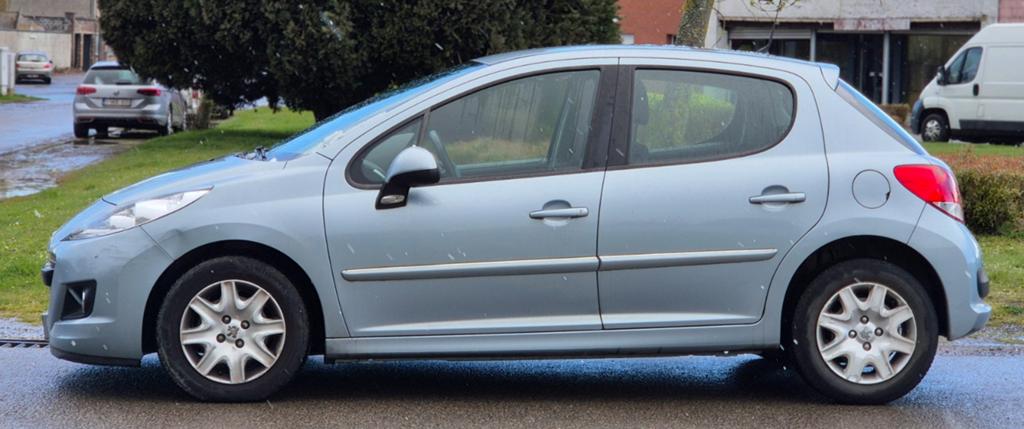Peugeot 207 14ess an2011. 145mkm 2500€, Euro 5, Boîte manuelle, 5 portes, Particulier