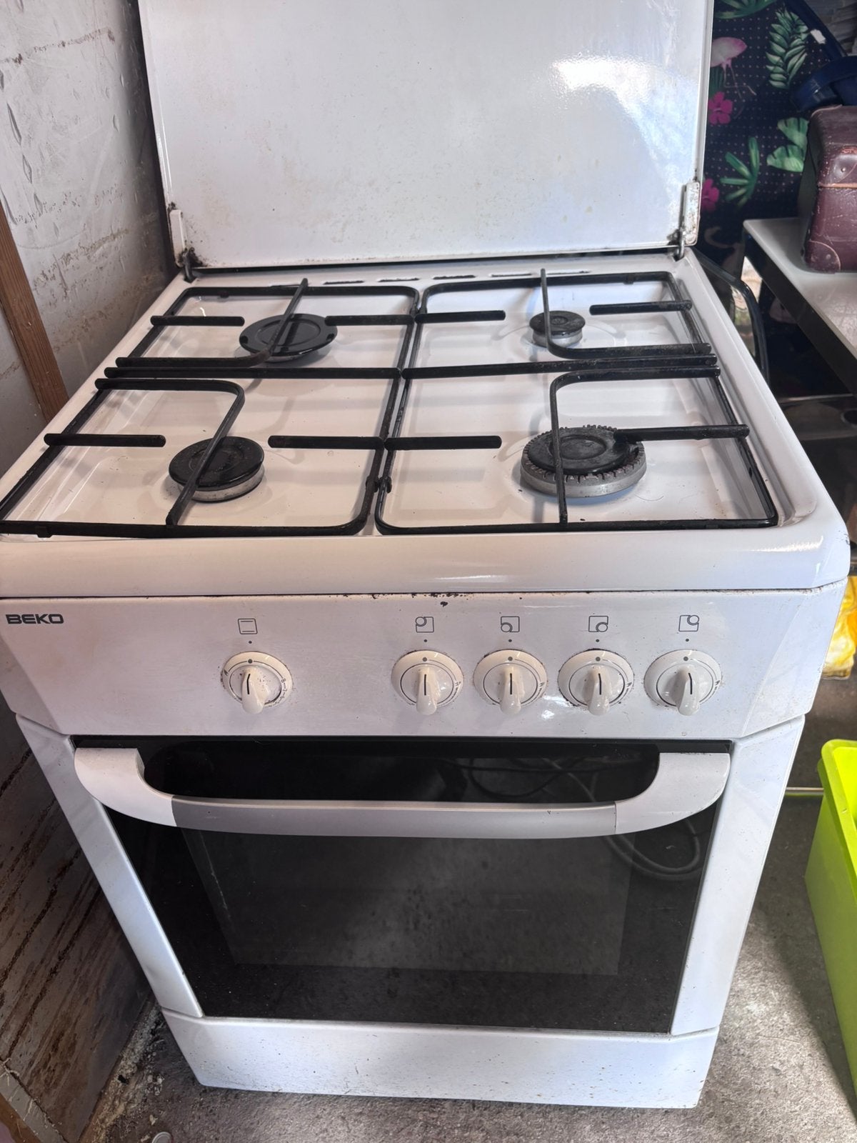 Beko 4-pits gasfornuis met oven, Elektronische apparatuur, Ophalen, Gebruikt, Gas, 4 kookzones